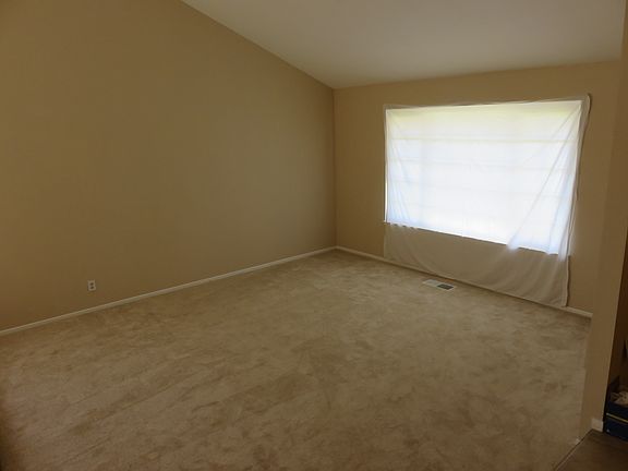 3rd image of 4838 Raymond Dr