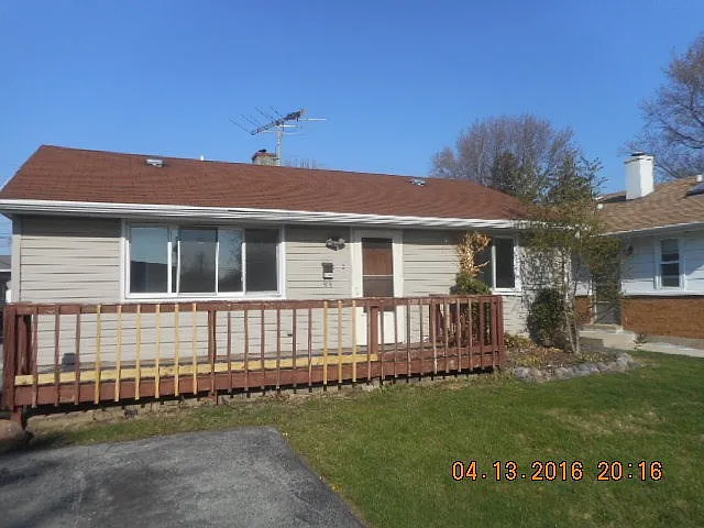 10334 S Millard Ave photo 1