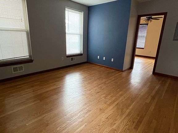 2nd image of 60 Warwick St #1