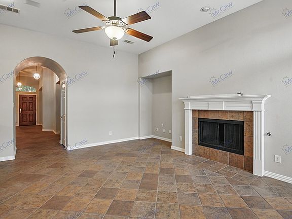 5th image of 1210 Surrey Ln