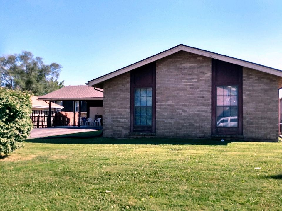 THIS IS THE 2 BEDROOM WINDOWS