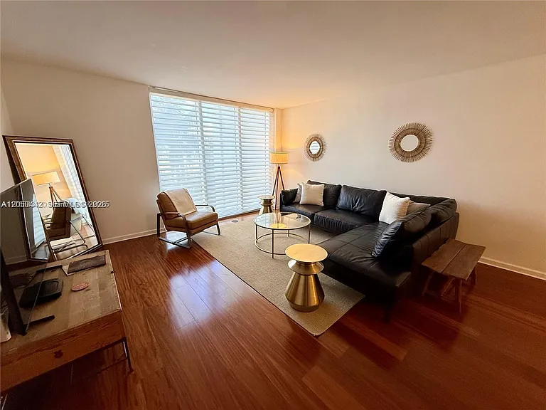 10275 Collins Ave #323 — Photo 14