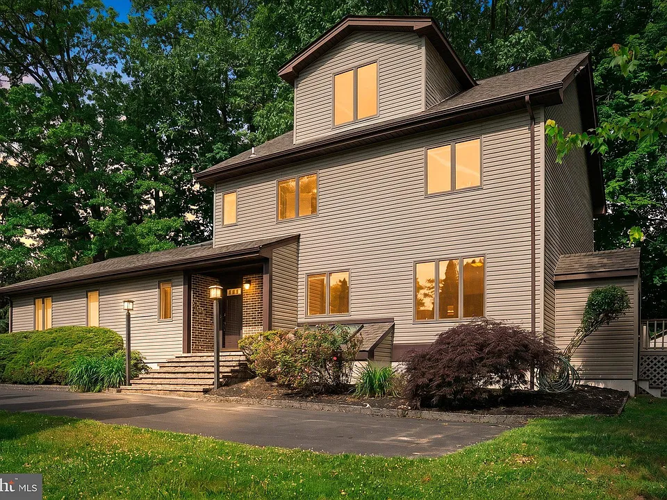 90 Hoover Ave