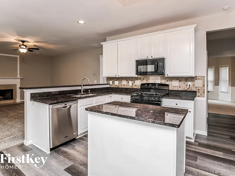 3215 Maple Terrace Dr — Photo 6
