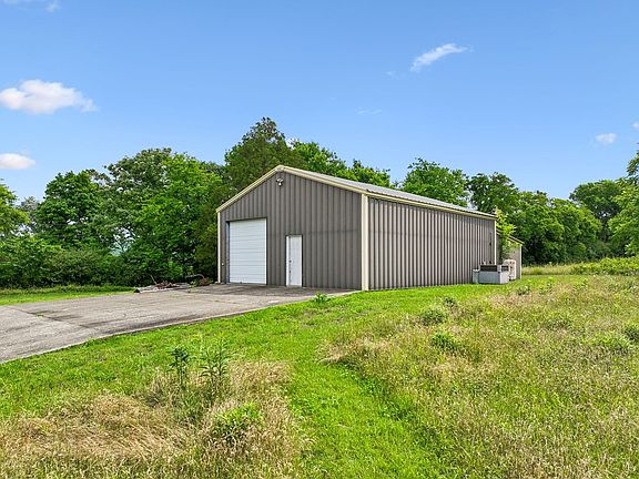 48th image of 20 Riverbend Ln