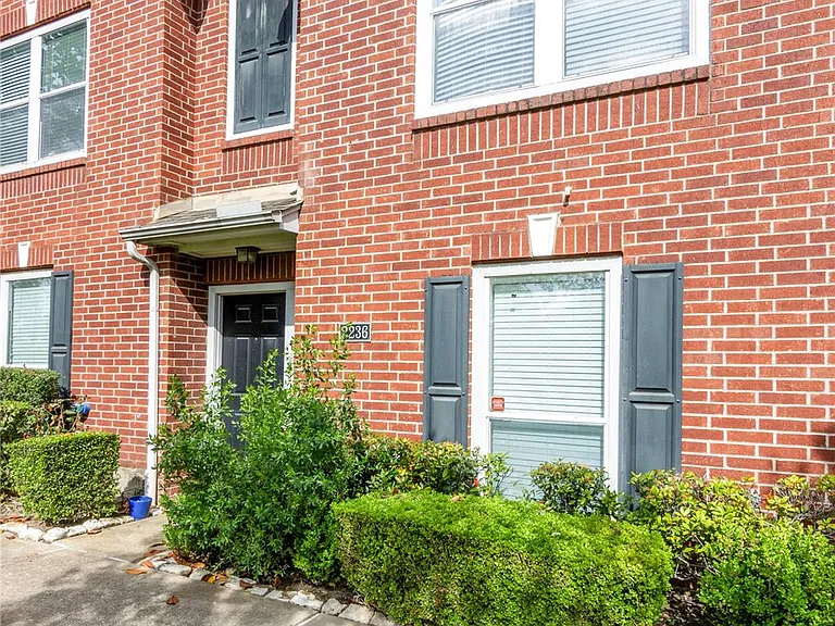 2236 Ann St — Photo 3