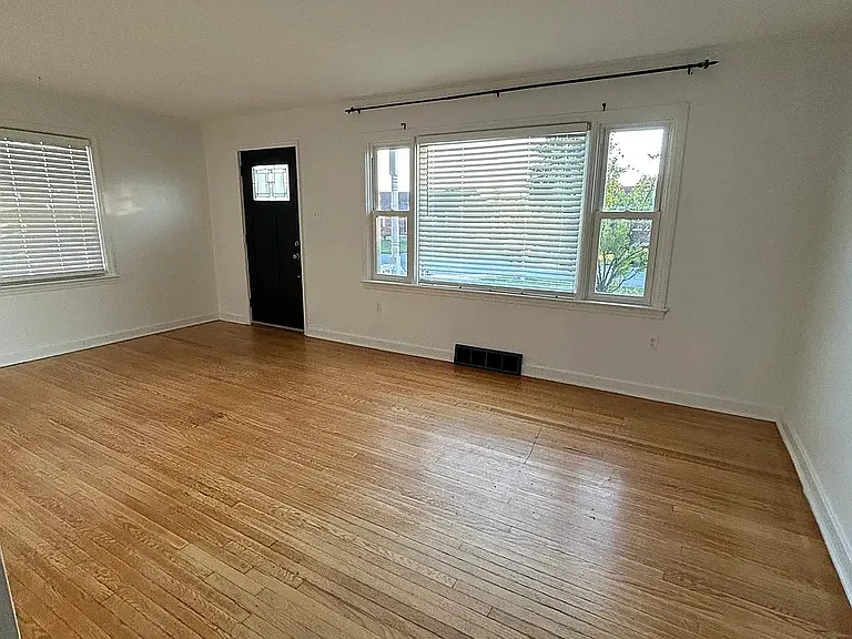 306 Maywood Rd — Photo 2