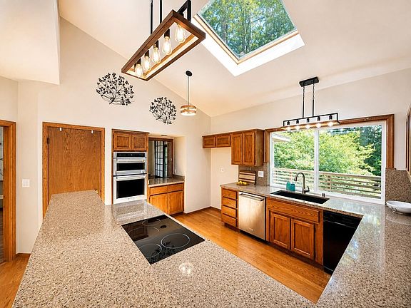 2nd image of 106 Carbonera Dr