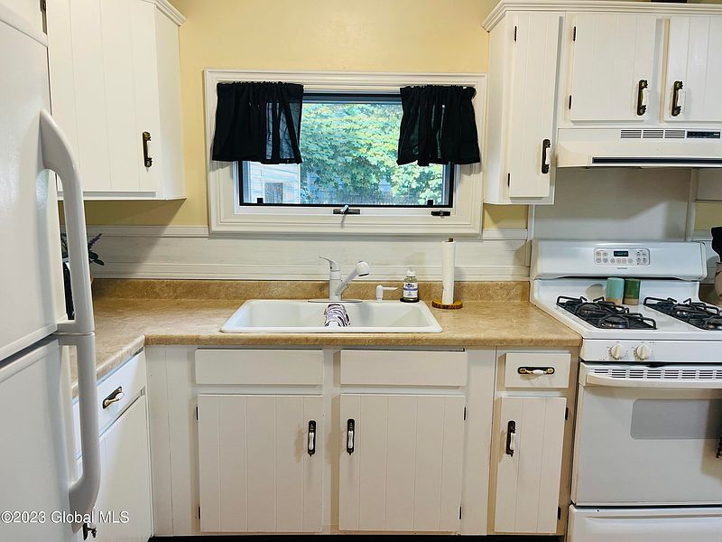 4th image of 19 Fuller Road