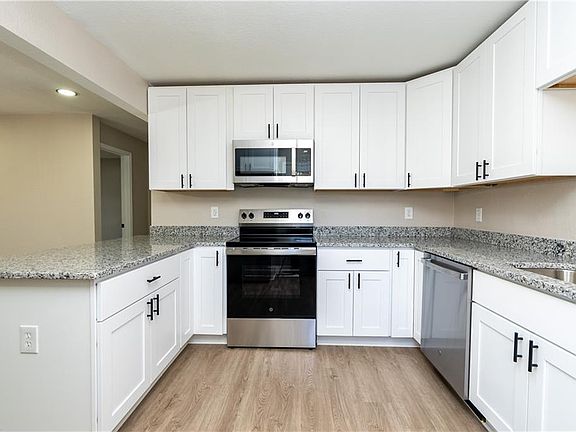 4th image of 2924 Smithfield Rd