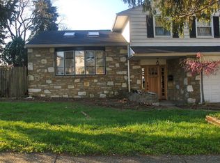 9877 Bridle Rd, Philadelphia, PA 19115