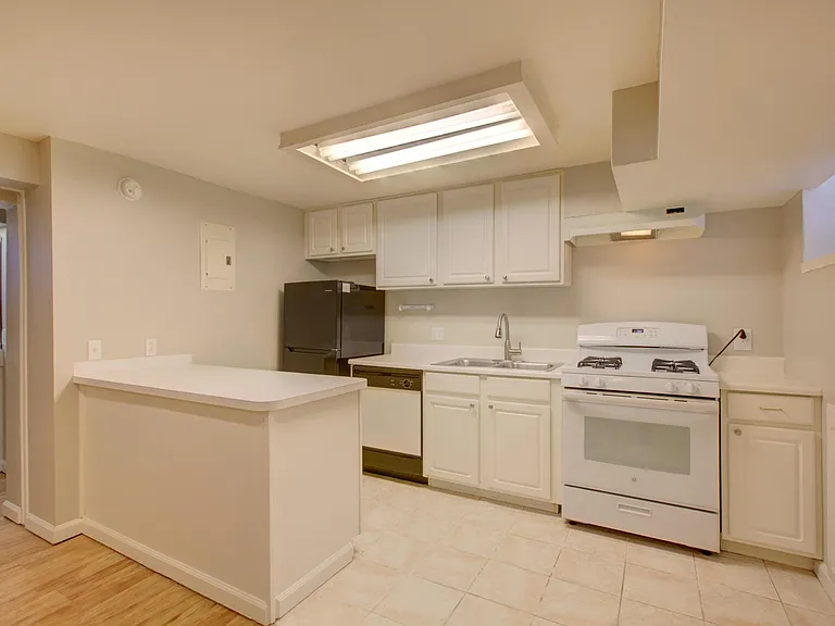 1042 N Marion St #6 — Photo 7