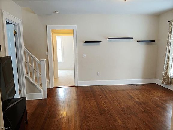 4th image of 223 Glenwood St