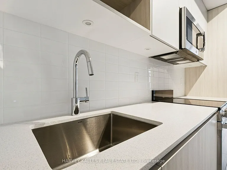 801 The Queensway #512 — Photo 17