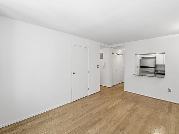 4th image of 50 Lexington Ave APT 11B
