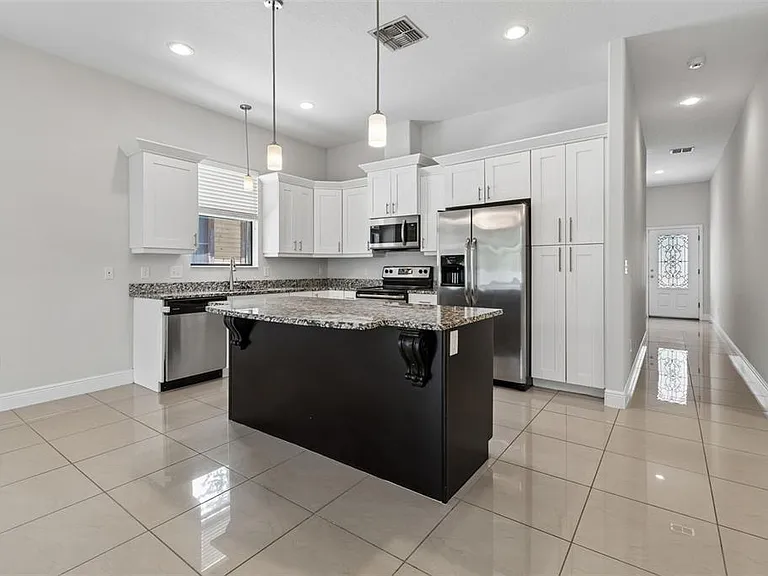 2311 W Aileen St — Photo 13
