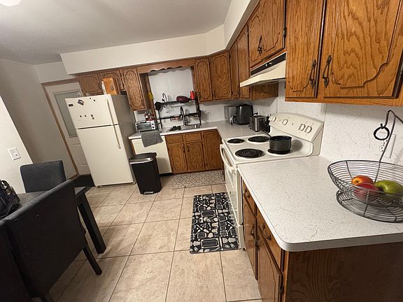 3rd image of 1574 Chamber St #1