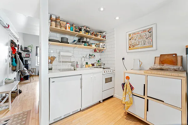 Sold by New Amsterdam Brokerage LLC | media 7