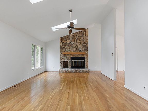 5th image of 720 Blakeston Dr