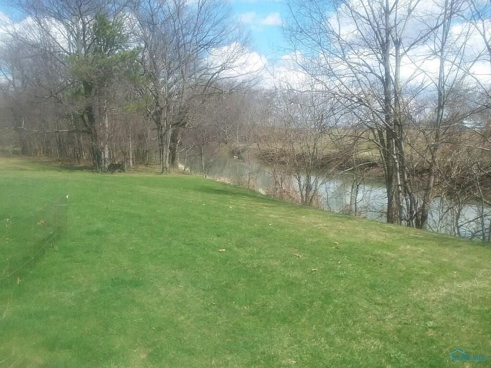 2nd image of 15826 N River Rd
