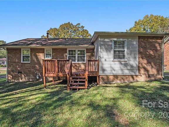 2nd image of 2417 Wendy Ln