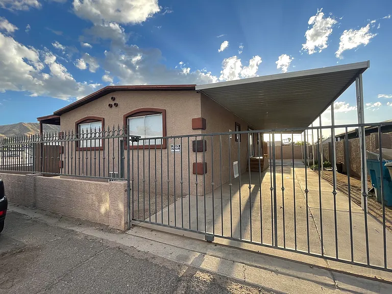 9410 S 11th Dr — Photo 1