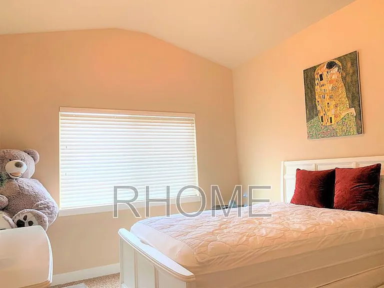 131 W Parramatta Ln — Photo 6