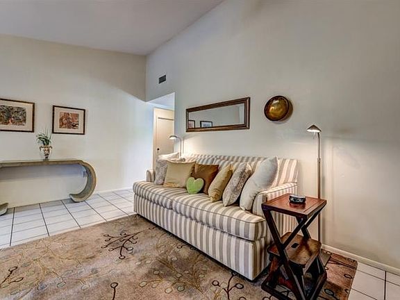 4th image of 3731 Woodmont Dr