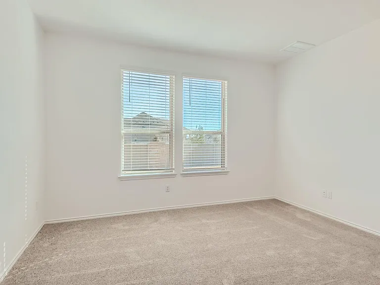 140 Bennington Dr — Photo 20