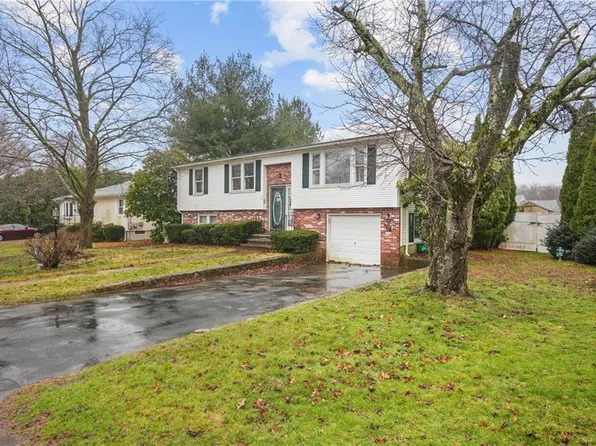 70 Argonne St, Johnston, RI 02919