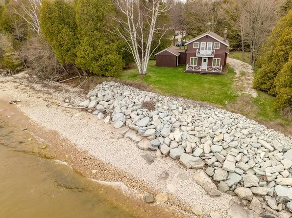 150 Clar Lin Rd, Algoma, WI 54201