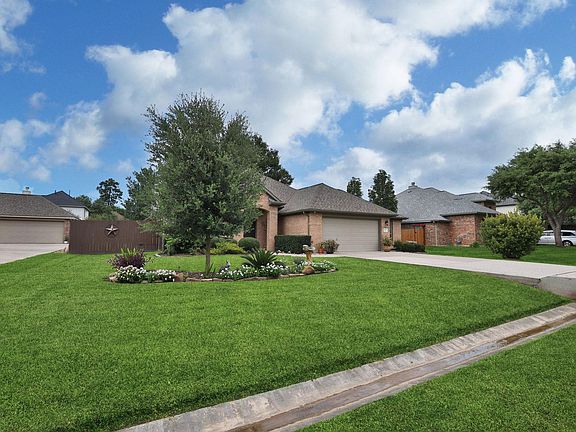 3rd image of 511 Oak Ridge Grove Cir