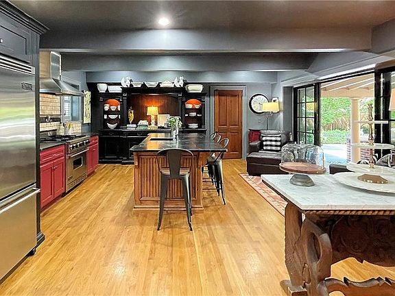 5th image of 618 W 62nd St