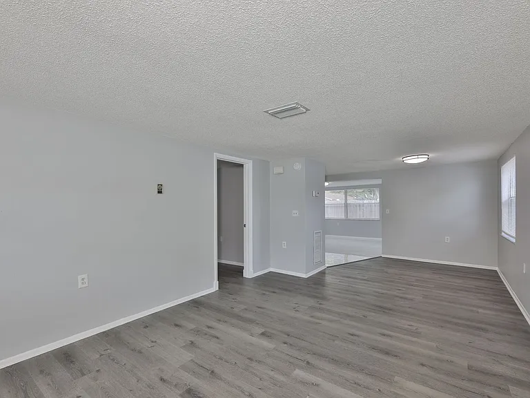 5637 Golden Nugget Dr — Photo 6