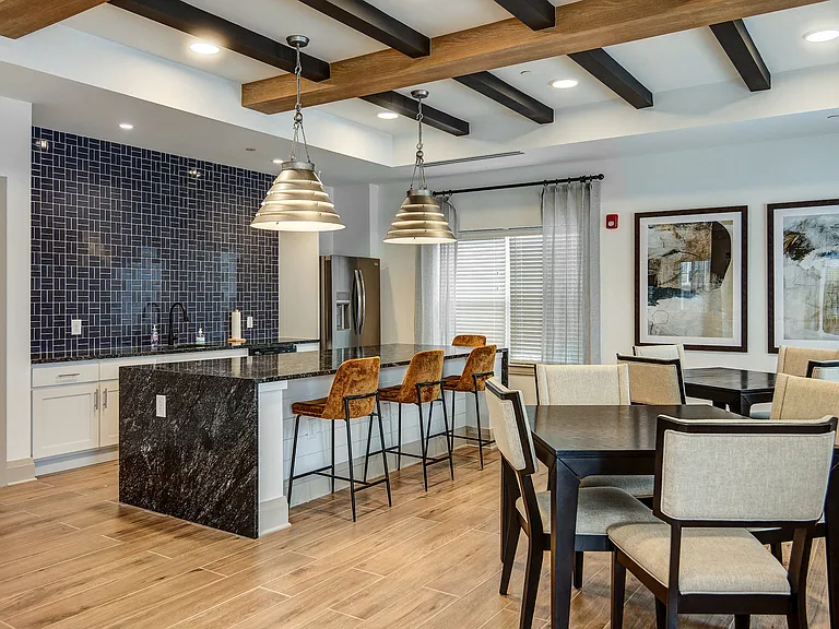 Clinton Woods Apartments — Photo 5