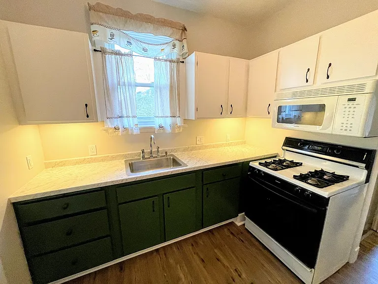 205 Van Wyck Ave — Photo 1