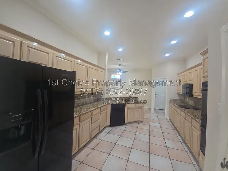 6376 Newport Ct — Photo 7