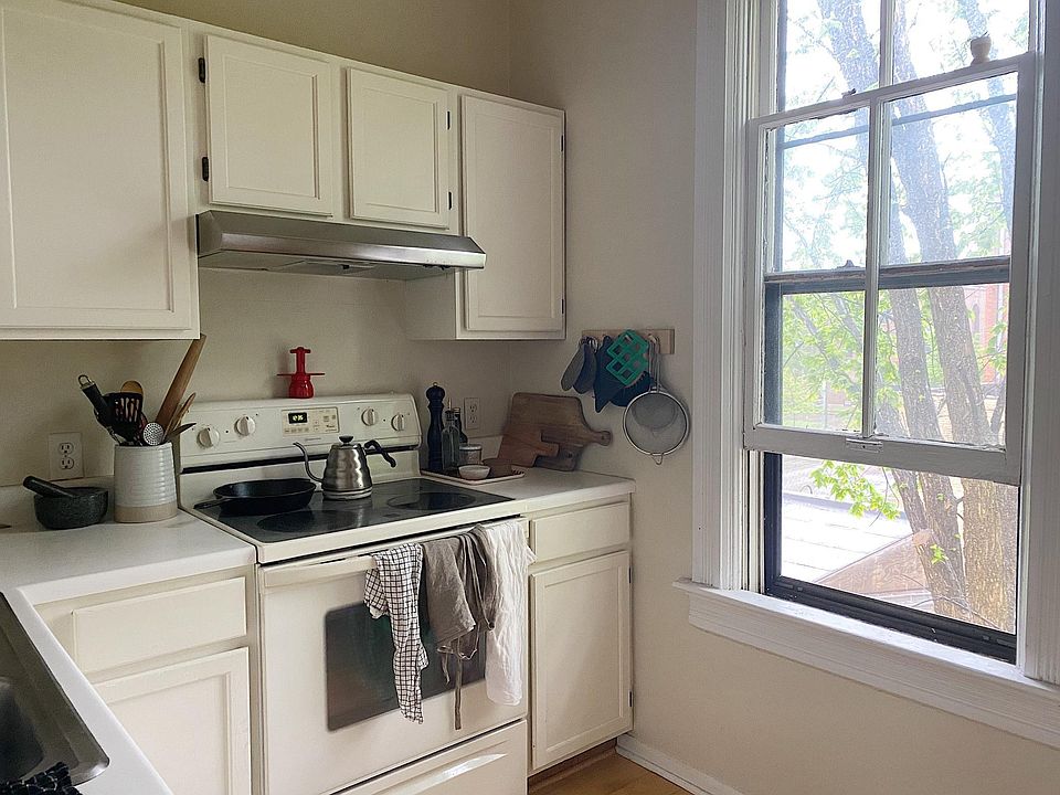 2nd image of 483 Selby Ave Unit 1