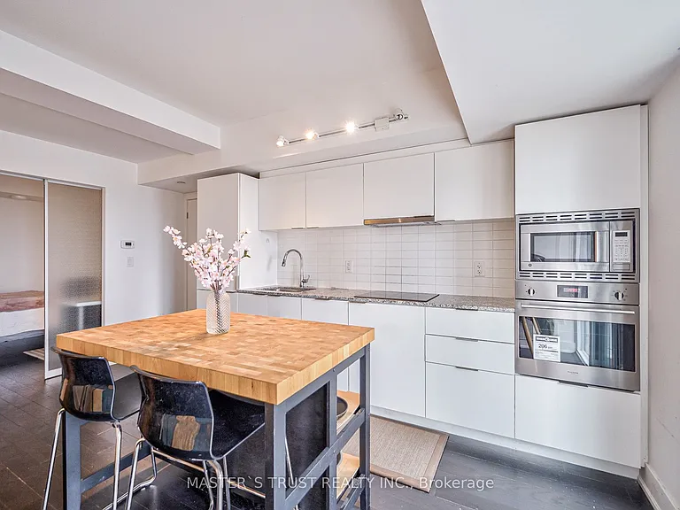 955 Bay St #2301 — Photo 7