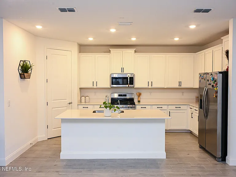 633 Superior Blvd — Photo 34