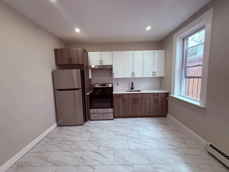 380 N 11th St #2 — Photo 2