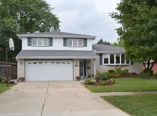 5632 W 99th St, Oak Lawn, IL