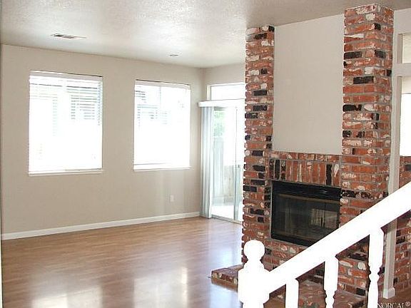 4th image of 613 Poppy Cir