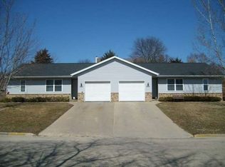 893 Iroquois Cir, Baraboo, WI 53913
