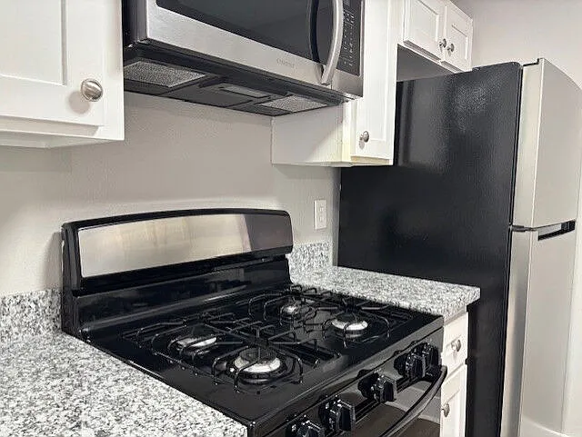 Avondale Apartments — Photo 10