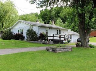 678 N Main St, Viola, WI 54664