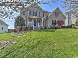 105 Emerald Chase Cir, Johnson City, TN 37615