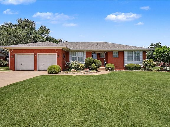 4th image of 345 Lakeside Dr