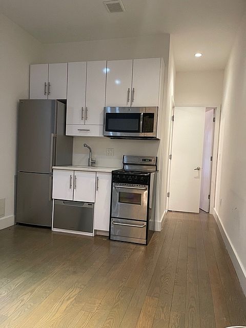 1st image of 9 Stanton St #2DA