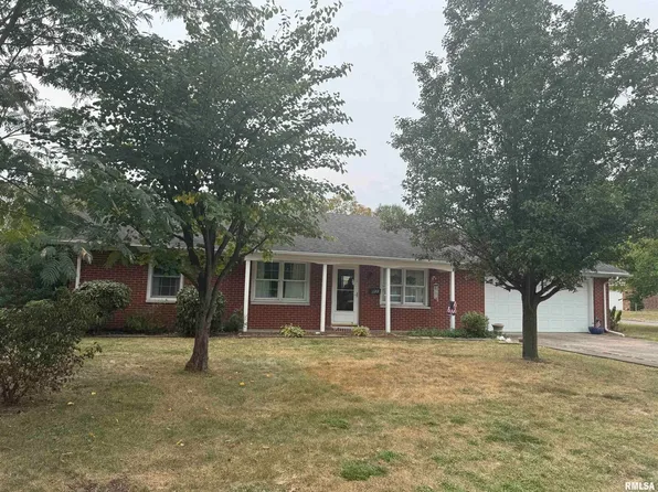 800 Dogwood Ln, Marion, IL 62959